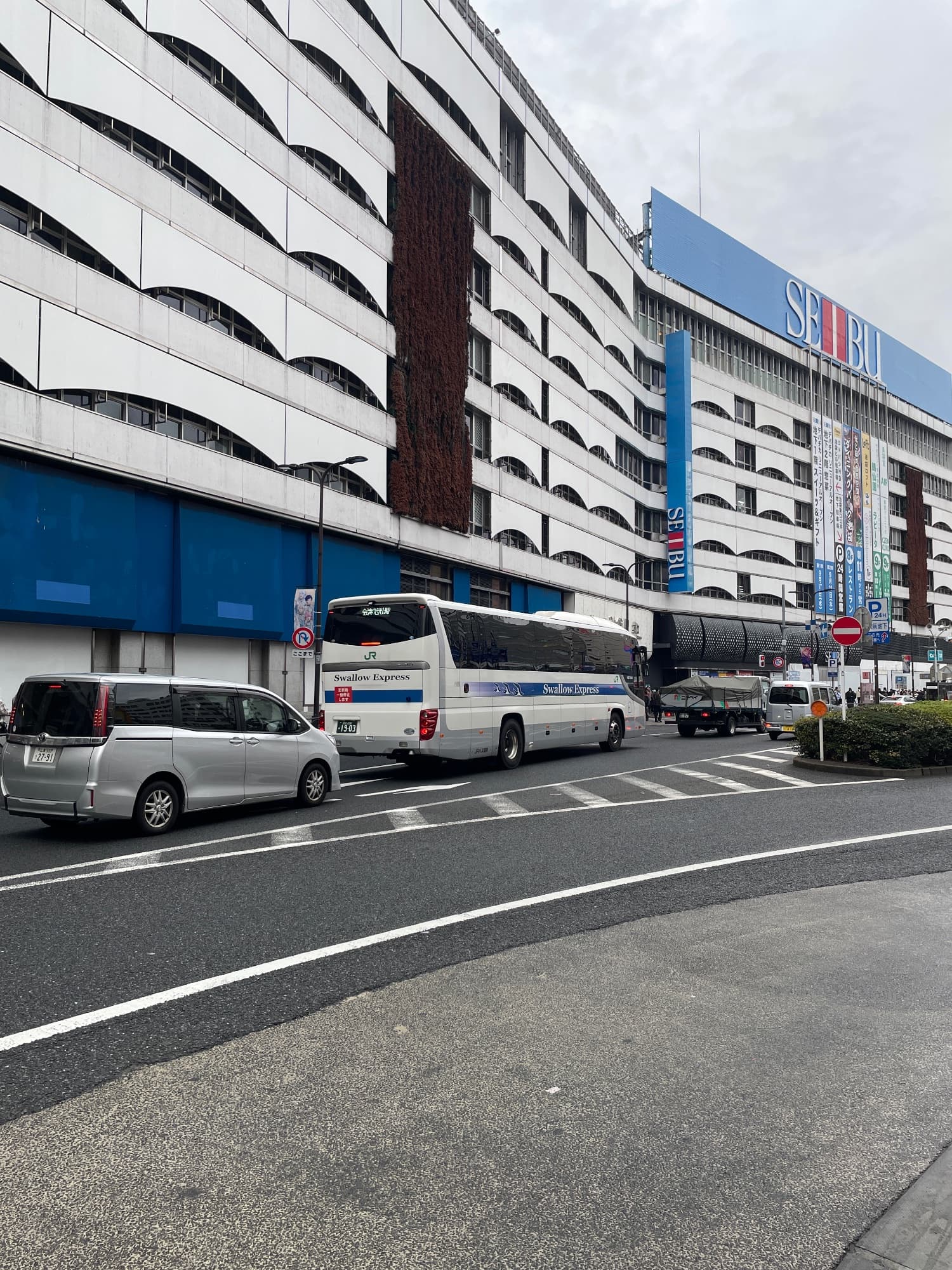 今日の西武池袋本店もかっこいいね😎