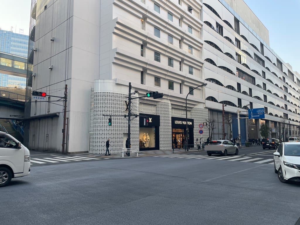 今月24日で役目を終えるルイ・ヴィトン仮設店舗