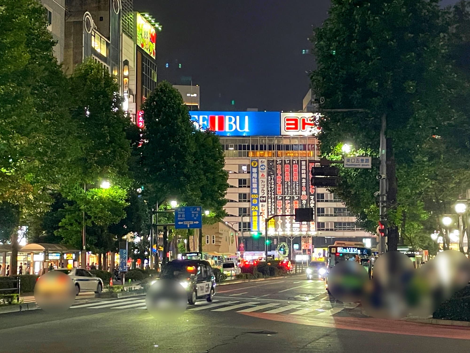 夜のグリーン大通りからの景色。
反射タイプのライティングも思いの外綺麗でした。