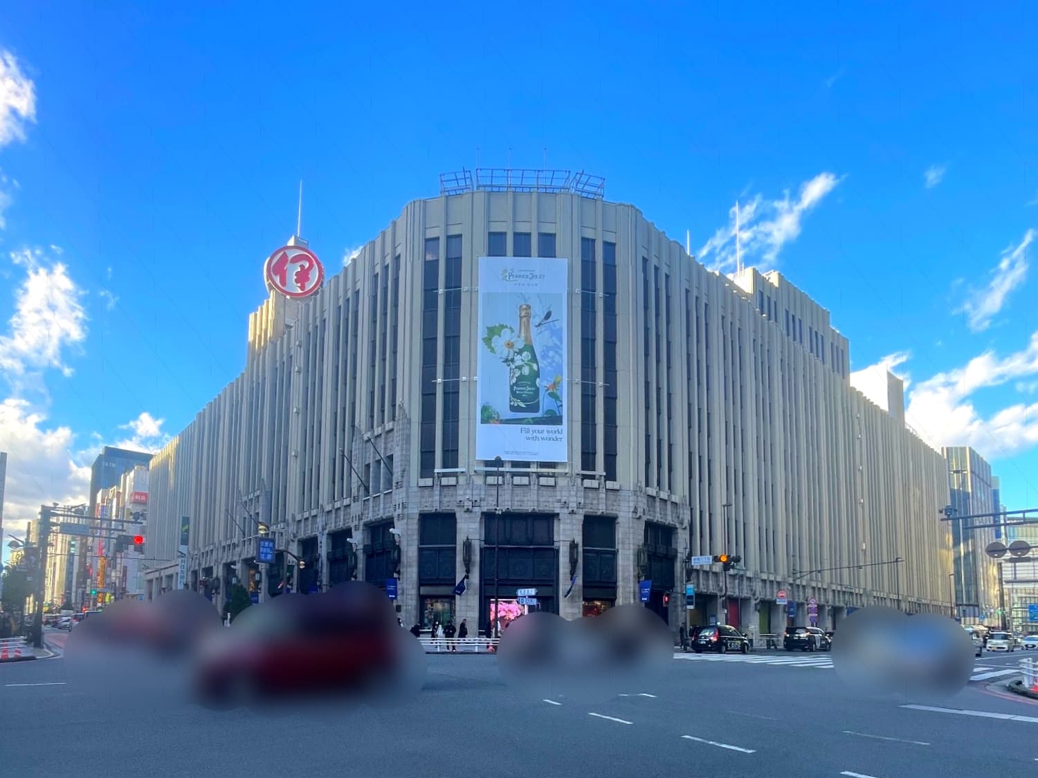 伊勢丹新宿店行った時の感想は、デパ地下の通路が広くてすごいだった気がする。