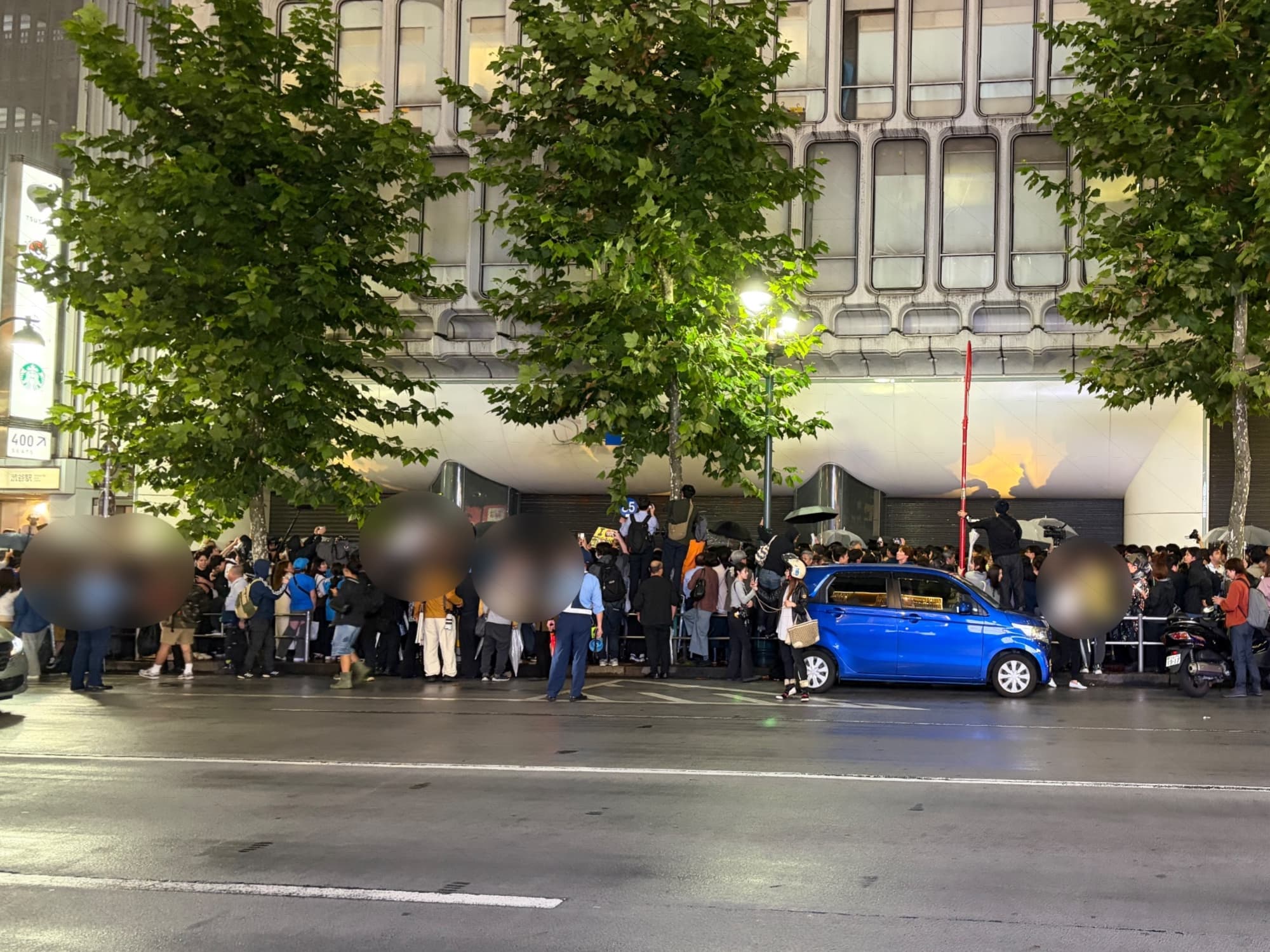 西武渋谷店閉店。20:00過ぎに正面入り口が閉まり、21:15頃にA館の井の頭通り側の出口が閉まりシャッターが閉められた。シャッターが閉まるタイミングで拍手と「ありがとう」の声も。