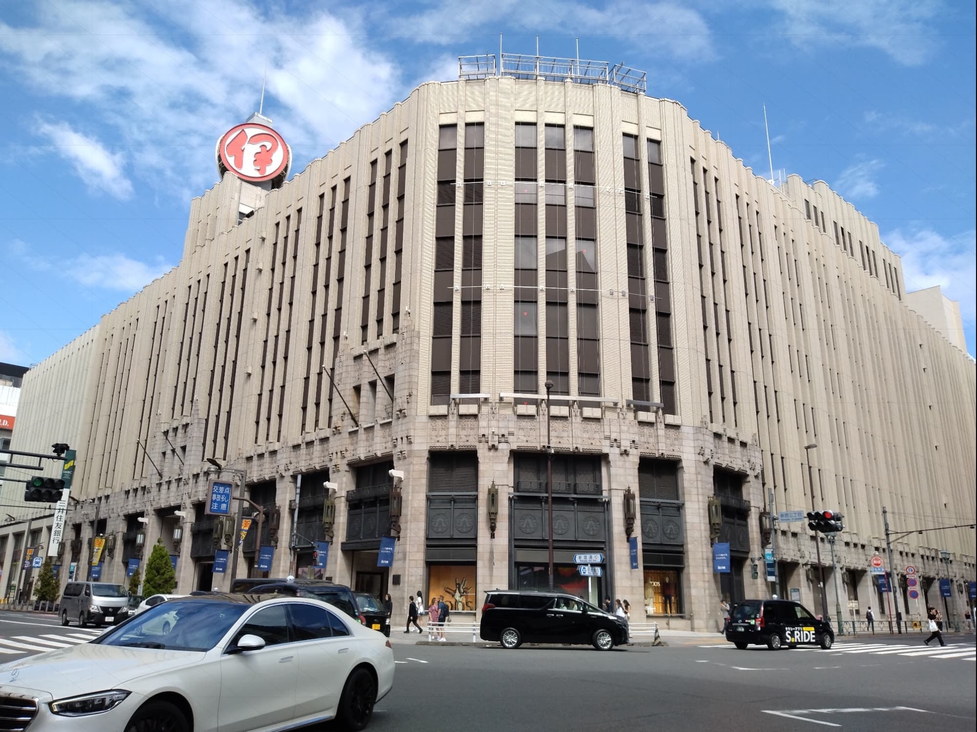 伊勢丹新宿店。この時が初めてだったが、とても広くて人も多く、さすが売上日本一だなと思った。