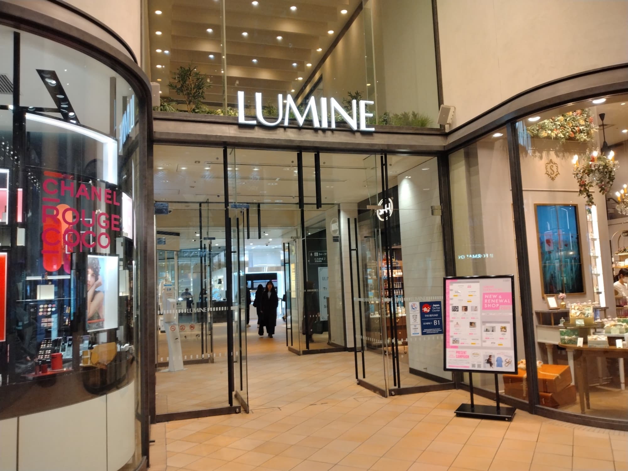 ルミネ有楽町。2011年開業と、ルミネの店舗としては新しめですが、もともとは西武でした(1984年開業、2010年閉店)。そこまで広くありません。