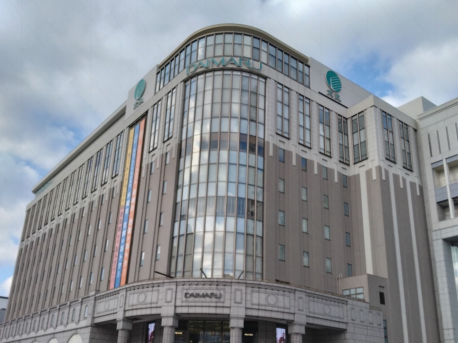 大丸札幌店。札幌の百貨店の中では2003年開業といちばん新しいですが、外装や内装は、いい意味でそうは思えないくらい貫禄があるように感じます。