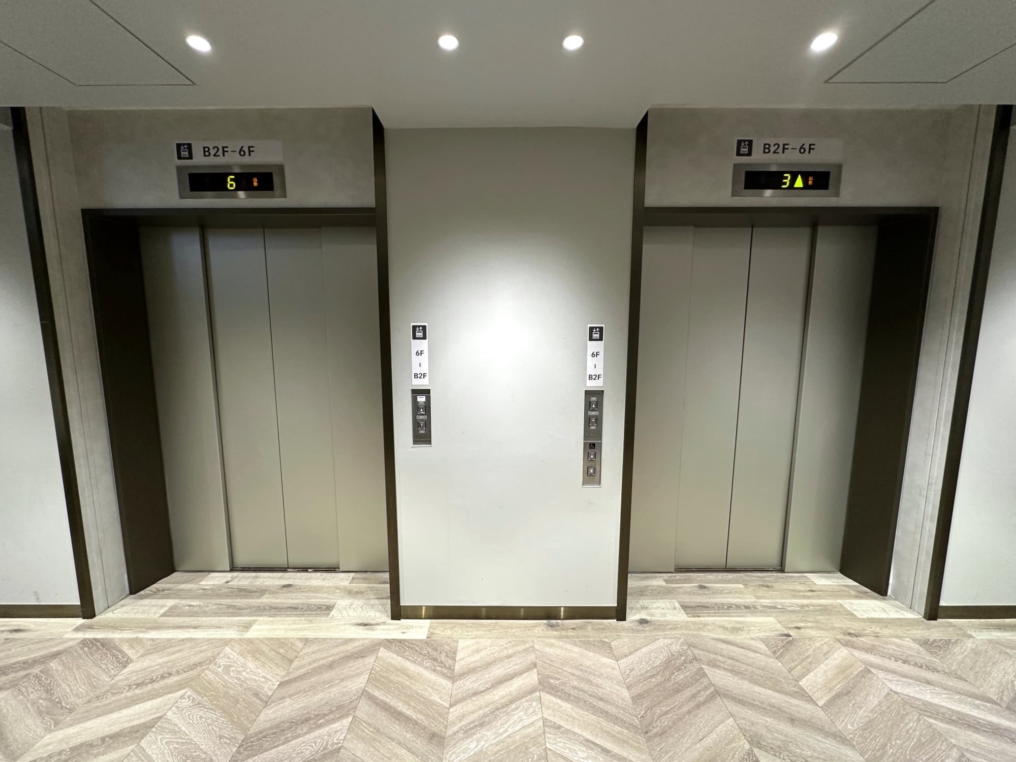 南Bエレベーターの運行再開、および北エレベーター3号機の通電(利用不可)を確認しました。