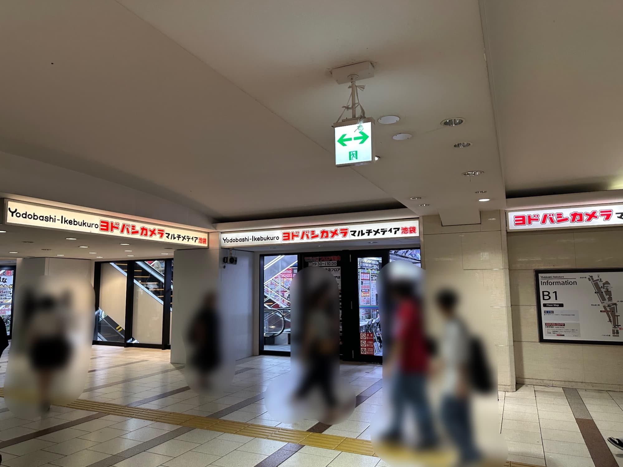 ヨドバシカメラ マルチメディア池袋 北エスカレーター前出入口の看板が光りました!