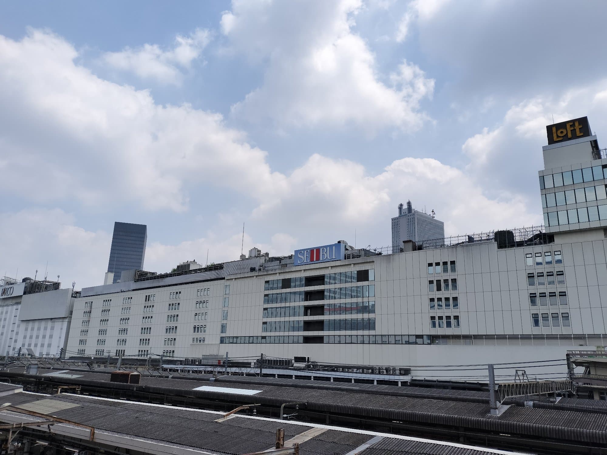【西武池袋本店】〜ライバル百貨店から西武の手へ〜珍しいフロアから移転を重ねたルイヴィトンの話