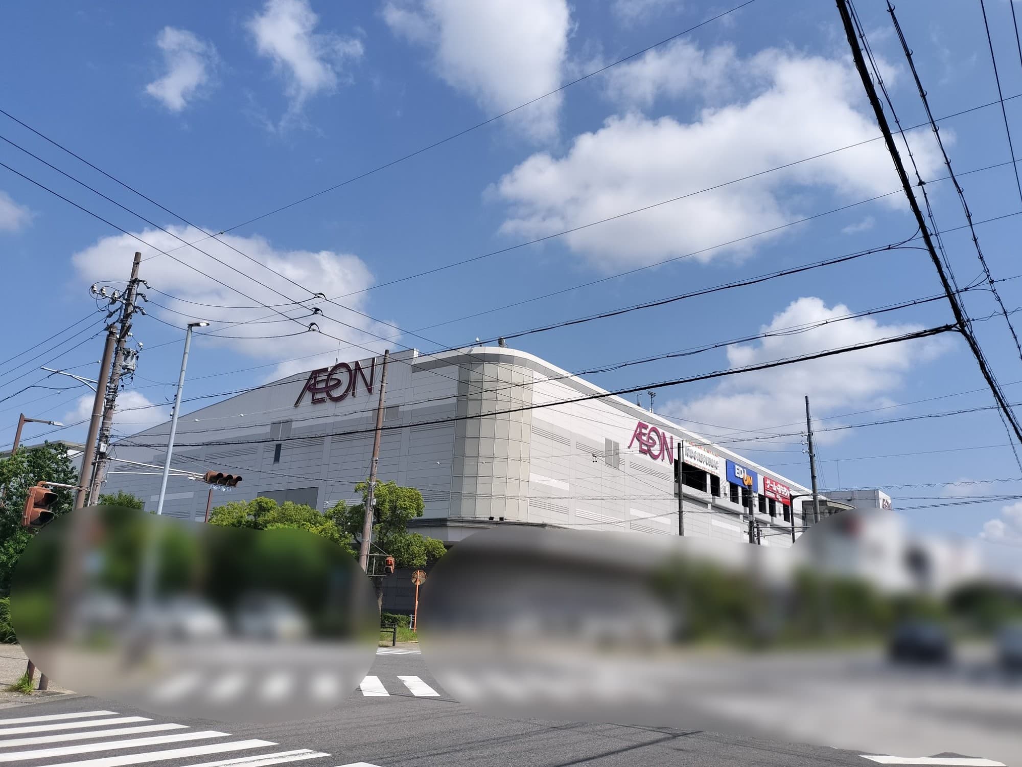 2001年開業の郊外型ショッピングセンター。
2棟体制。
2019年に増床され、異なる雰囲気の内装や吹抜を楽しめる。
武豊線緒川駅の目の前に見える建物はエンジョイライフ館という建物で、サービステナントが多く占めている。